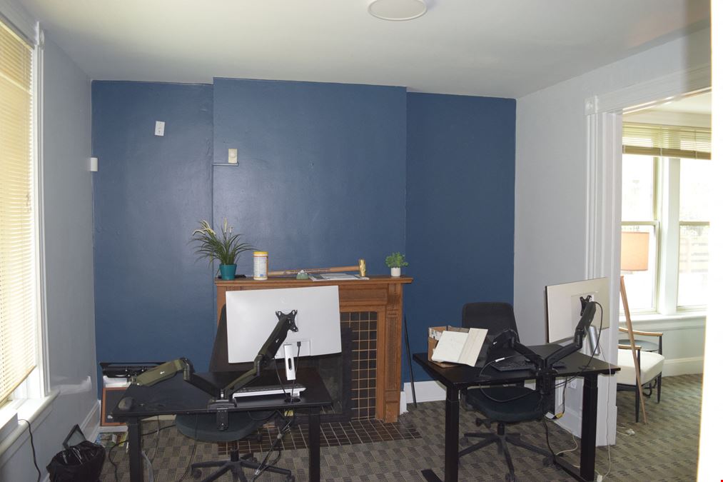 Flexible leasing options: full building (up to ±4,144 SF)