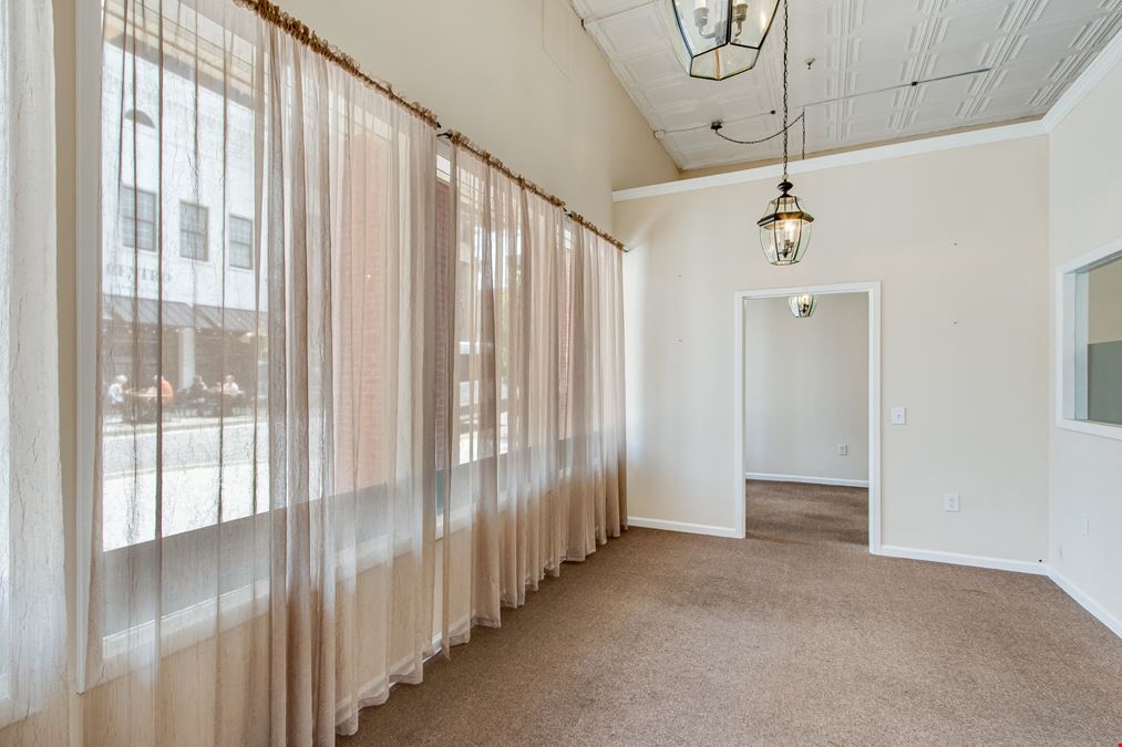 OFFICE/RETAIL BUILDING FOR LEASE