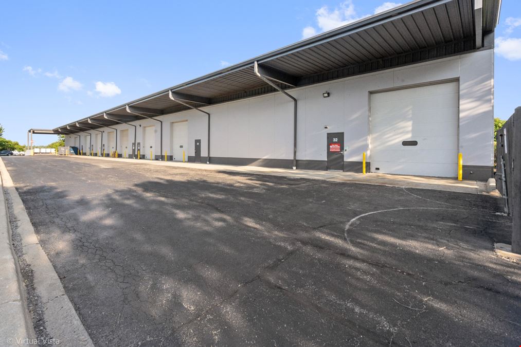 32 - 50 E Montrose Drive