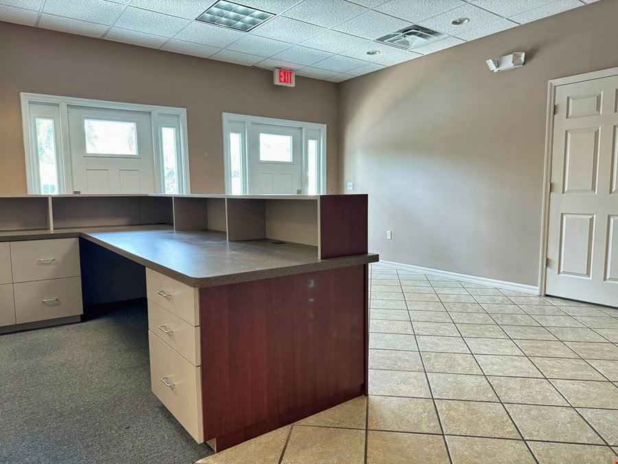SUPER WELL LOCATED OFFICE SUITE ON UNIVERSITY PKWY.