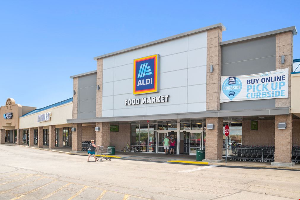 Aldi & Eyemart Express at Parkway Pointe