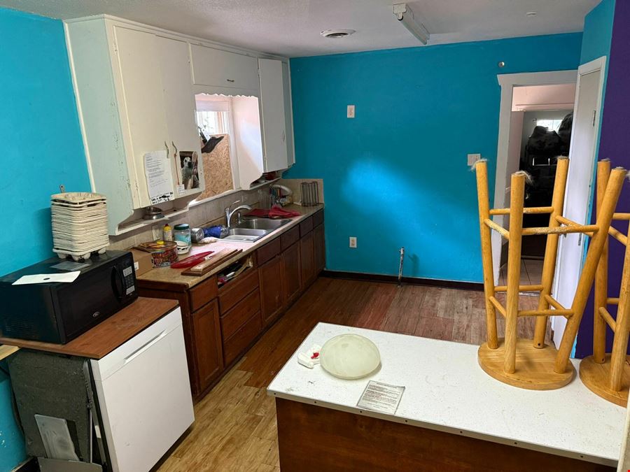 2nd Gen Dog Grooming Space For Sale/Lease