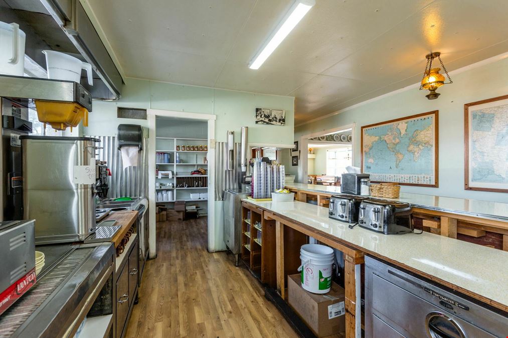 TURNKEY RESTAURANT OPPORTUNITY - THE THOMAS HOUSE