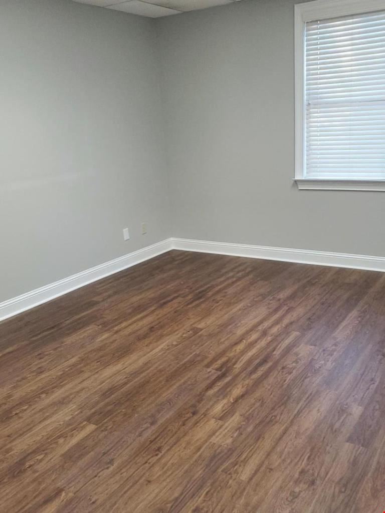997 Commerce Dr Suites