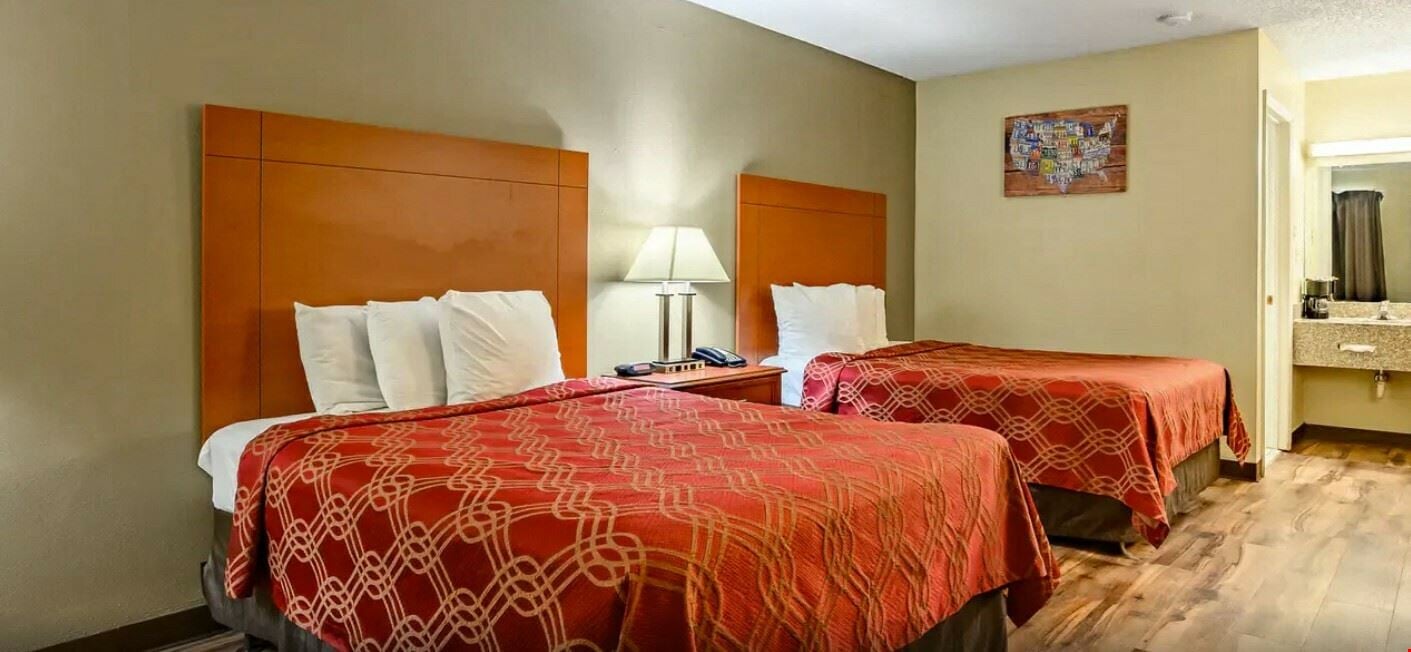 Econo Lodge Hotel 50 Rooms in Athens AL