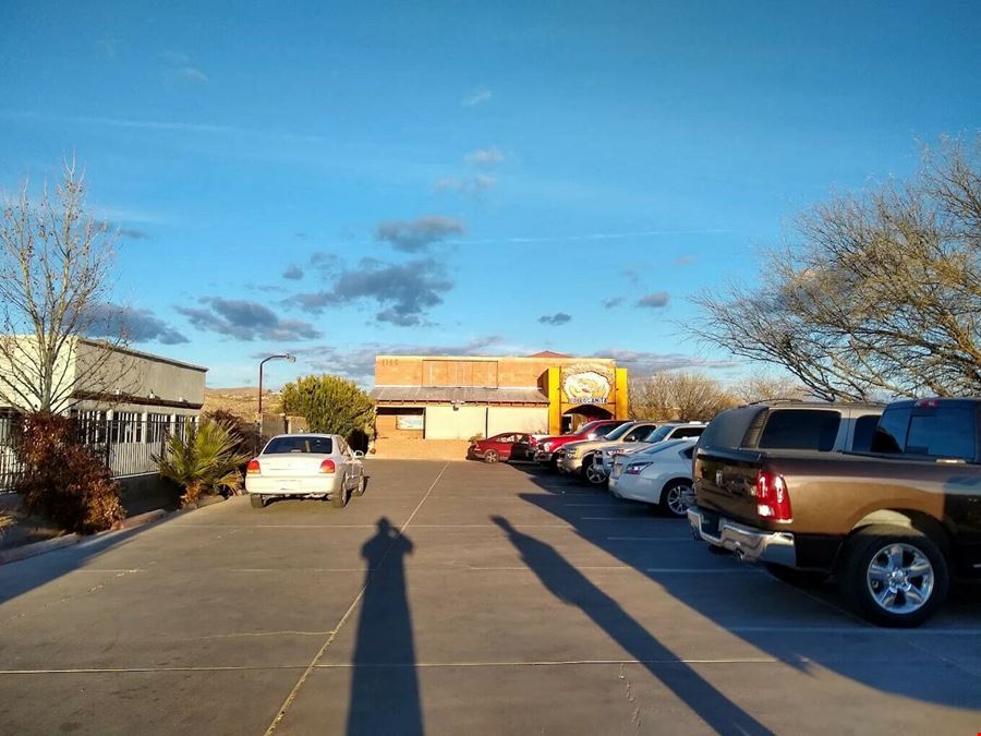 Circulo Mercado Two-Tenant Commercial
