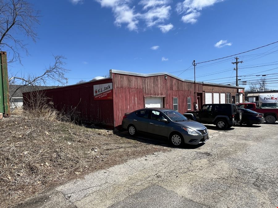 5,841± Warehouse/Showroom for sale