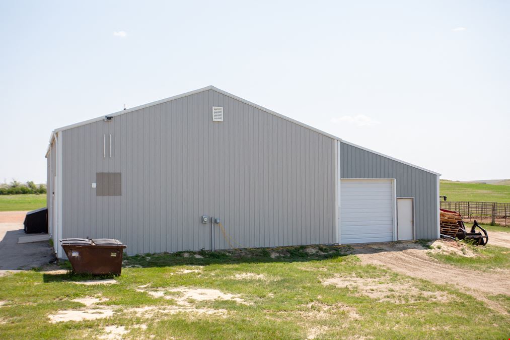 Residential Home w/ a Large Insulated Metal Shop