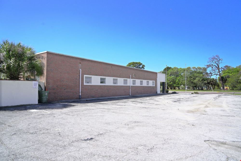 3942 N Tamiami Trail