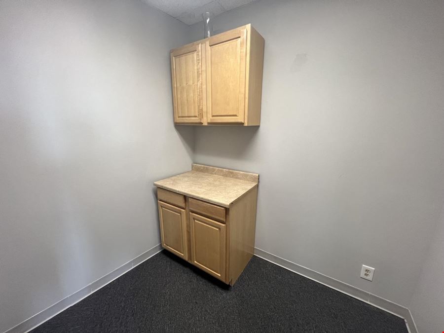 31 W Downer PI, Unit 208, Aurora, IL 60506