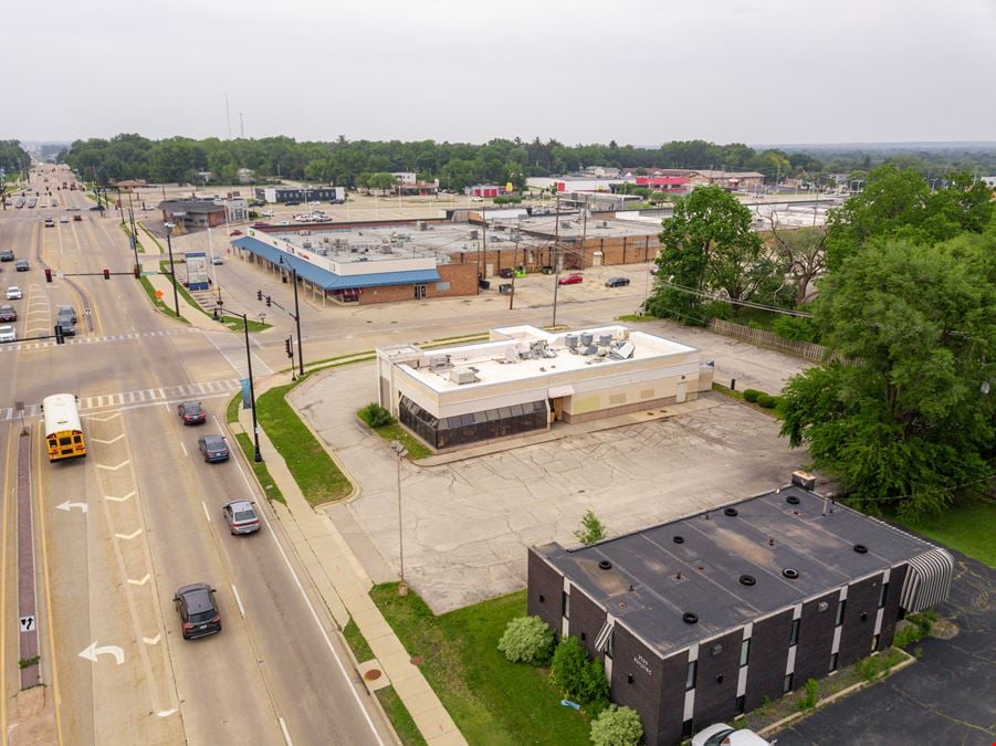 Freestanding Drive-Thru Restaurant Building in Rockford, Illinois