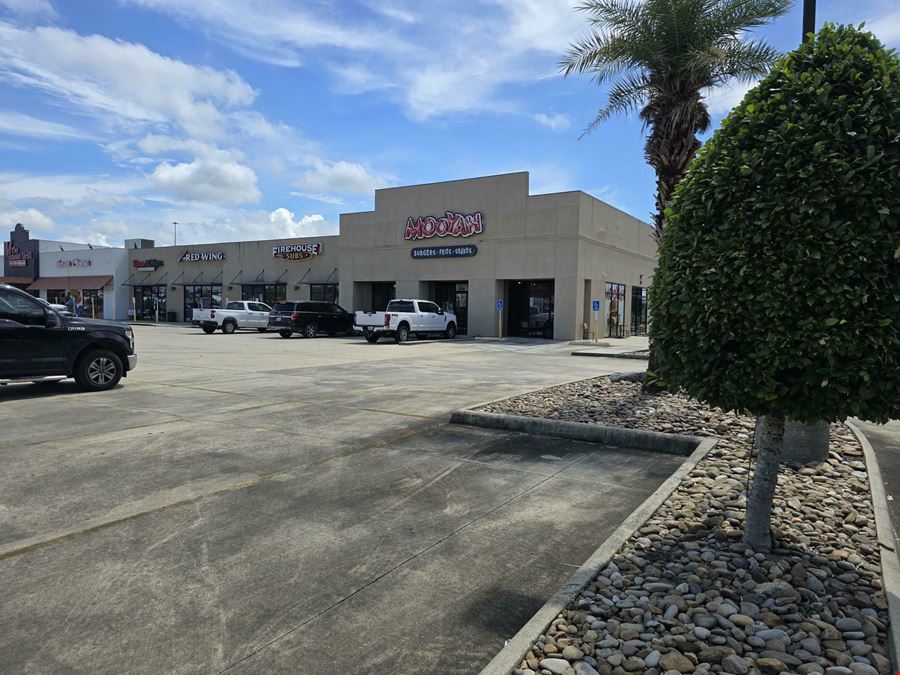Retail Space Available for Sub-Lease in Cabela's Shopping Area