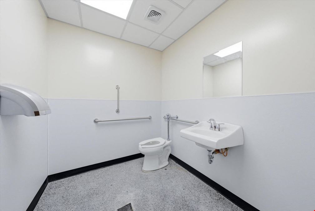 2201 W Howard St, Chicago, IL, 60645