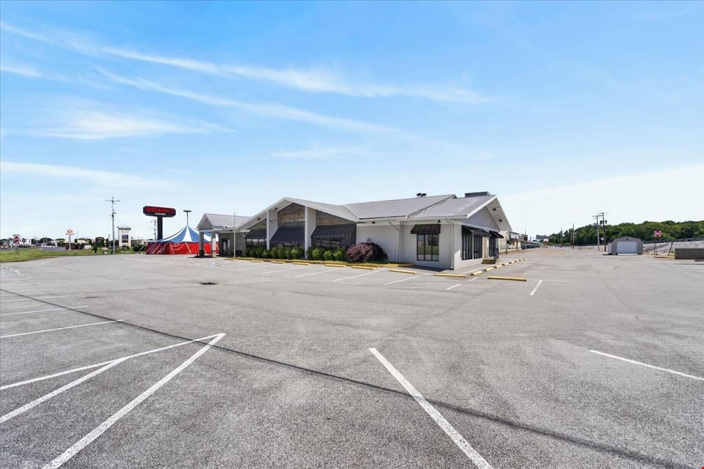 COMING SOON (Live Mon 6/22) - 4000 Fort Campbell Blvd - For Lease