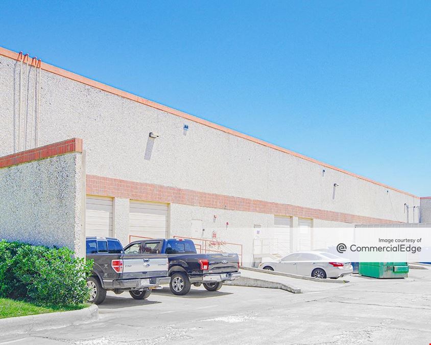 2105 & 2109 Luna Road