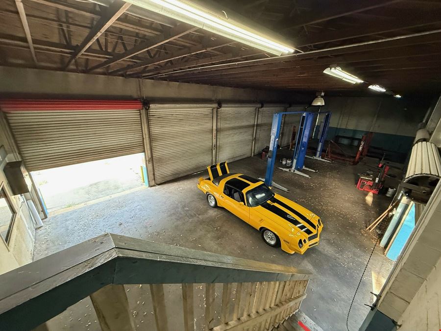 Stand Alone Automotive Building in Heart of Brevard County