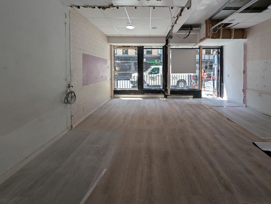 900 SF | 135 W 24th Street | Retail Space with 18-Feet of Glass Frontage for Lease