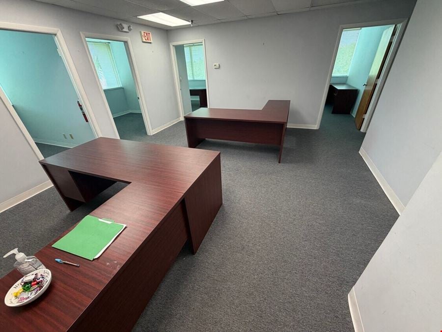 1397 SF Suite 305 E Professional and Medical Office Space