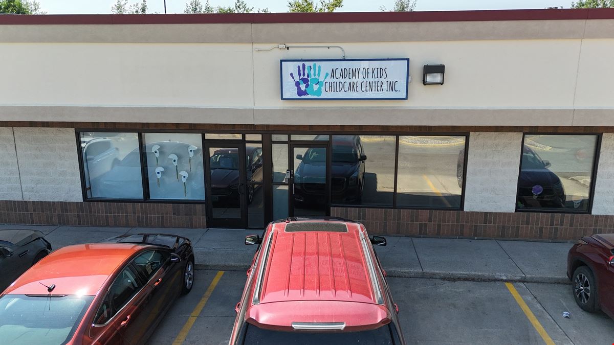 Grand Forks Multi-Tenant Shopping Center - 2550 S Columbia Road