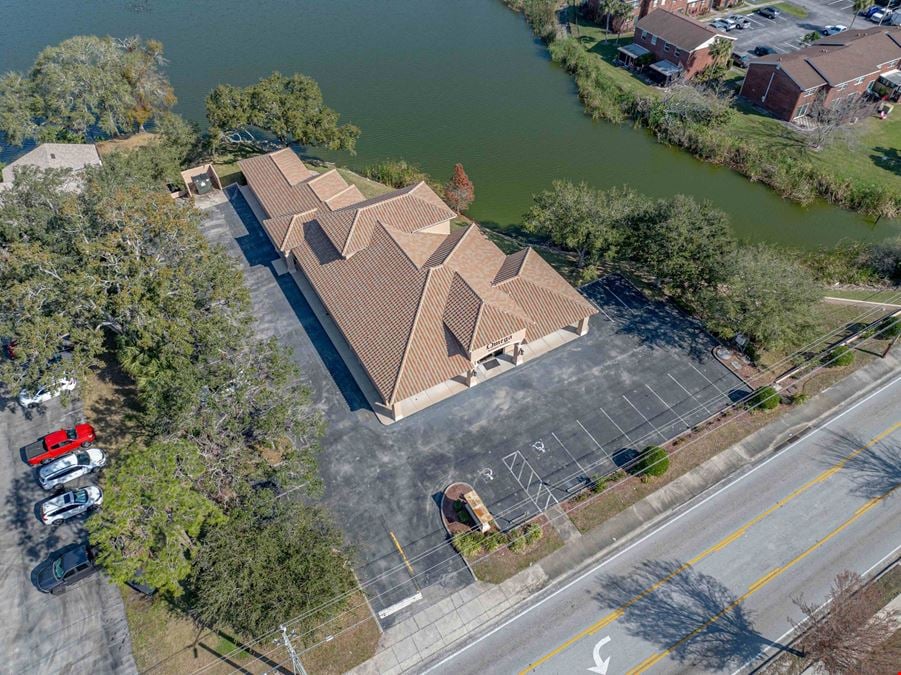 7,000 SF / 1.5 Acres Lakefront Class A Office Building in South Lakeland