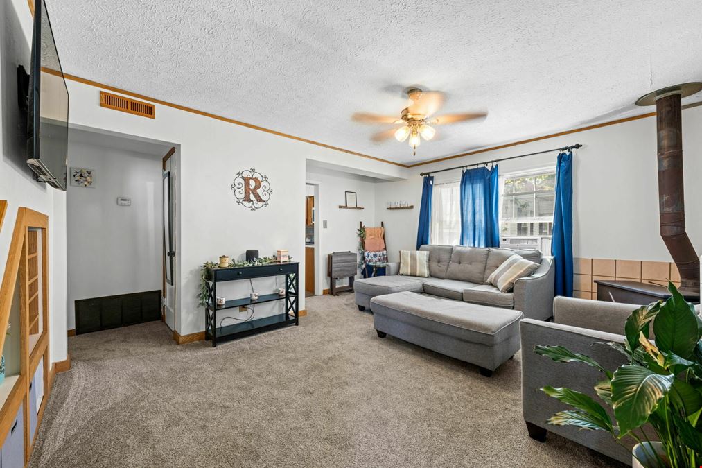2873 Oakwood Dr