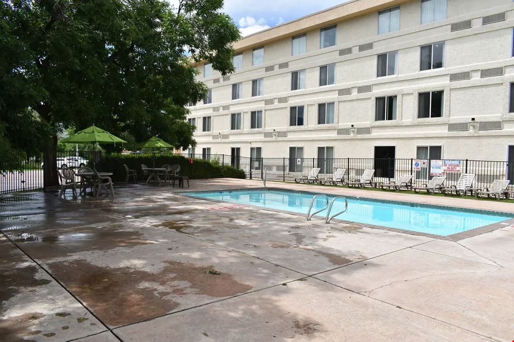 Quality Inn & Suites Garden of the Gods