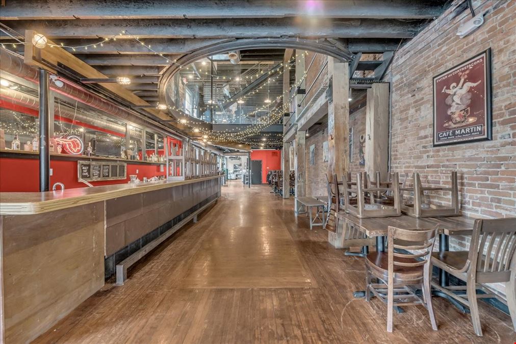 Prime Restaurant & Bar Space for Lease in Downtown Pontiac.