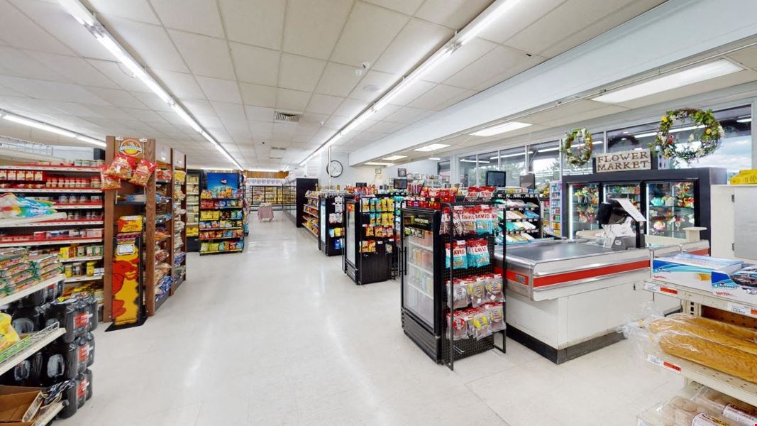 Retail Center with Profitable Grocery Store