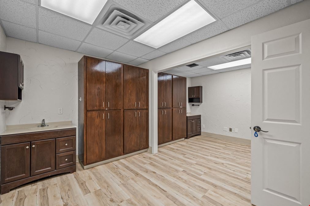 1120 W Loop 289