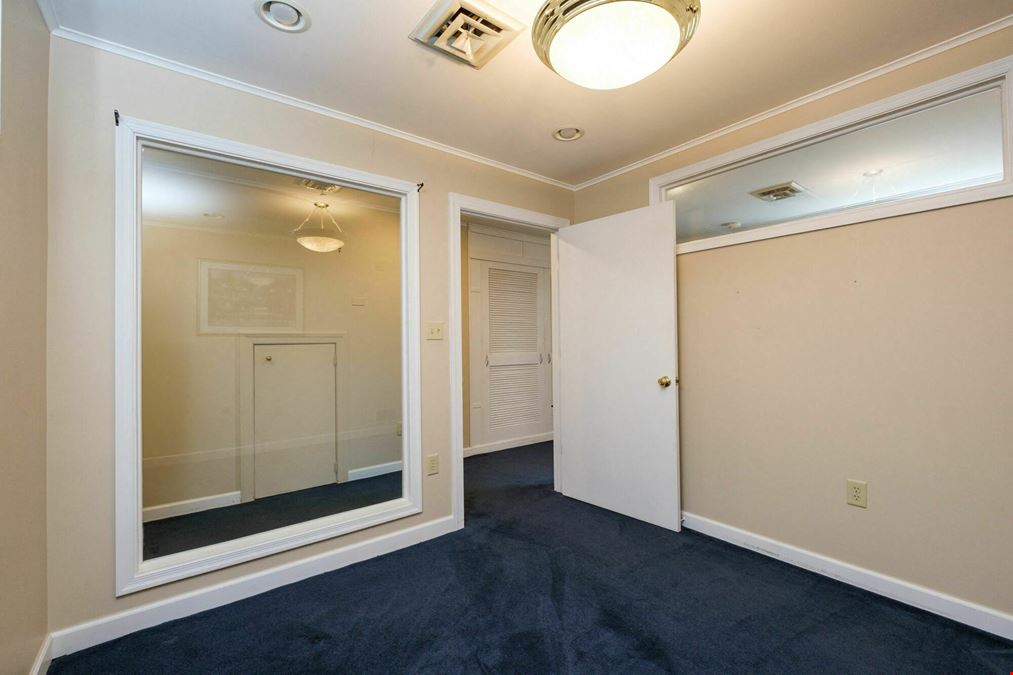 PROFESSIONAL OFFICE SPACE AVAILABLE IN WOODSTOCK, VA