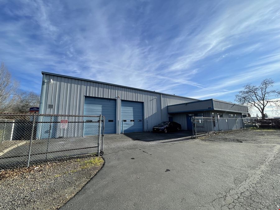 Warehouse with Showroom/Office