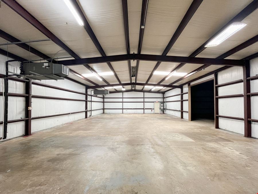 Newly Renovated Flex Space in Broussard