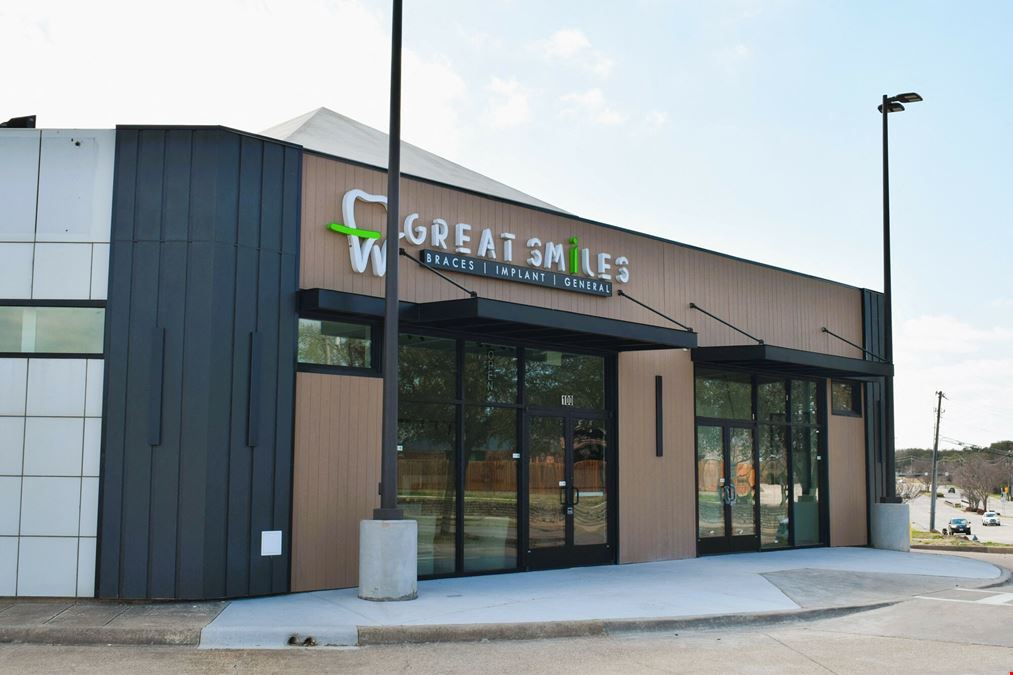 Free Standing Building With Drive Thru Lanes