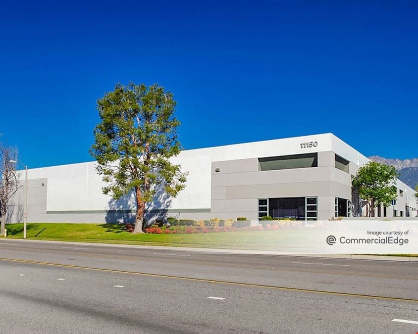 Arrow Commerce Center
