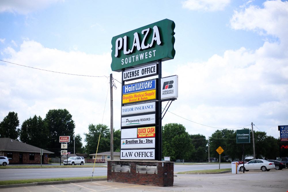 Plaza Southwest Retail Center
