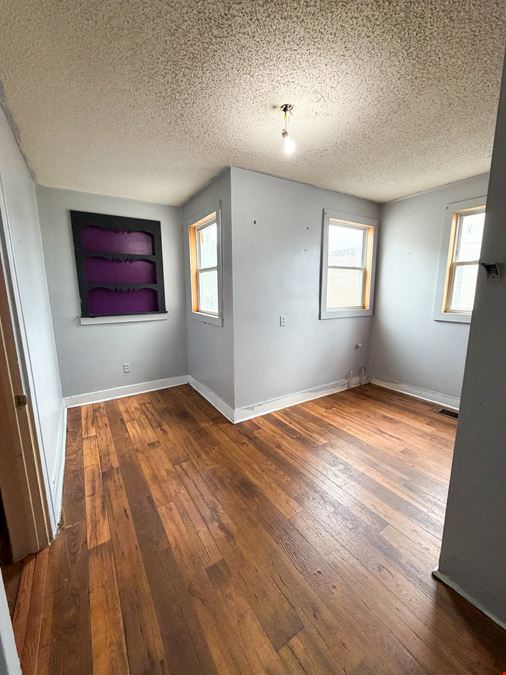 1303 Laurens Rd