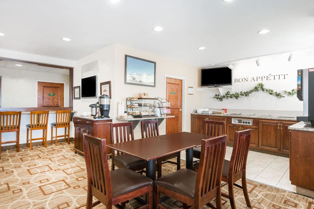 Hawthorn Suites - Seville, OH