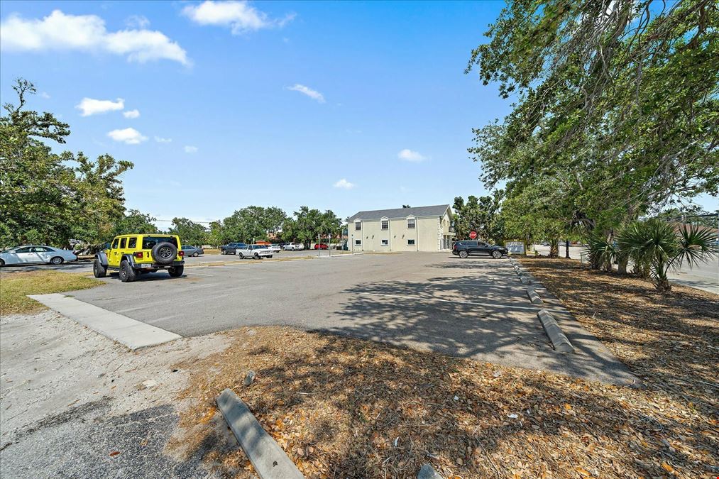 925 Tamiami Trl S Unit 101