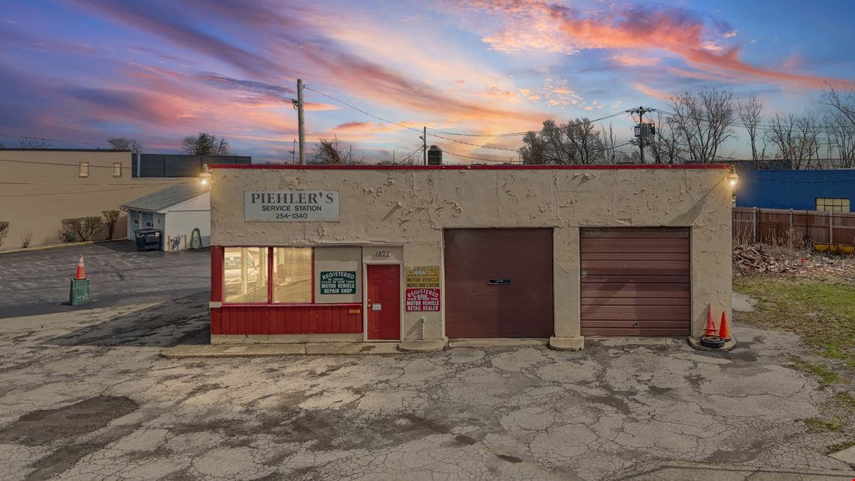 1803 Lyell Ave