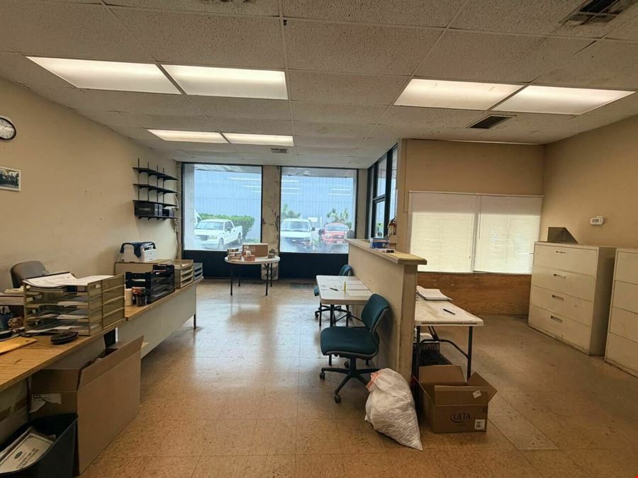 Lalo Business Center
