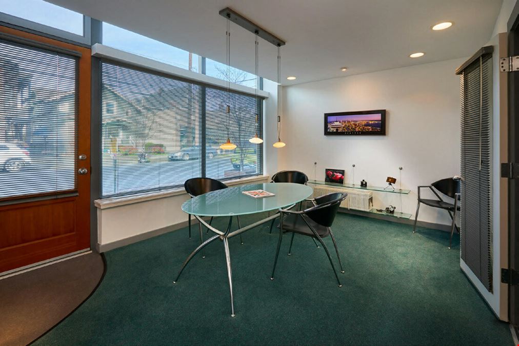 619-621 W McGraw