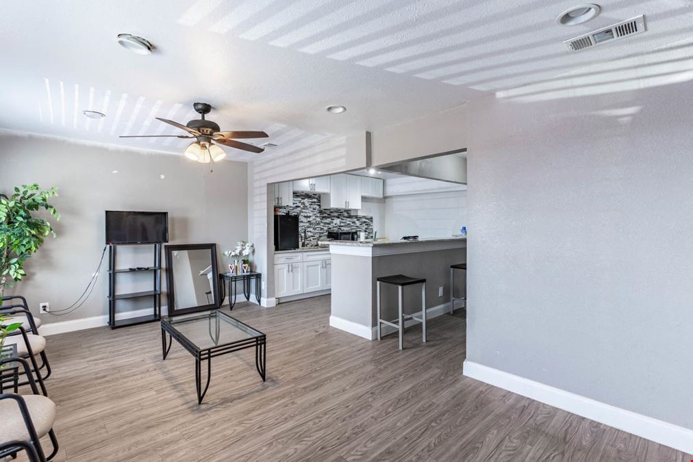 Office/Retail Suites on Interstate 30