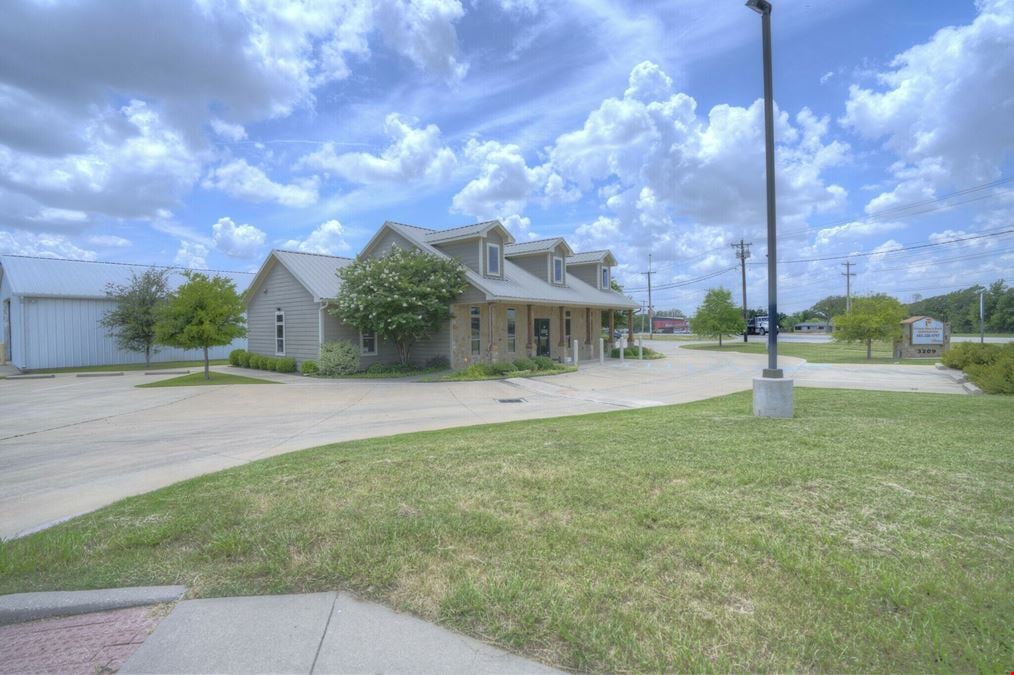 3209 Fort Worth Dr