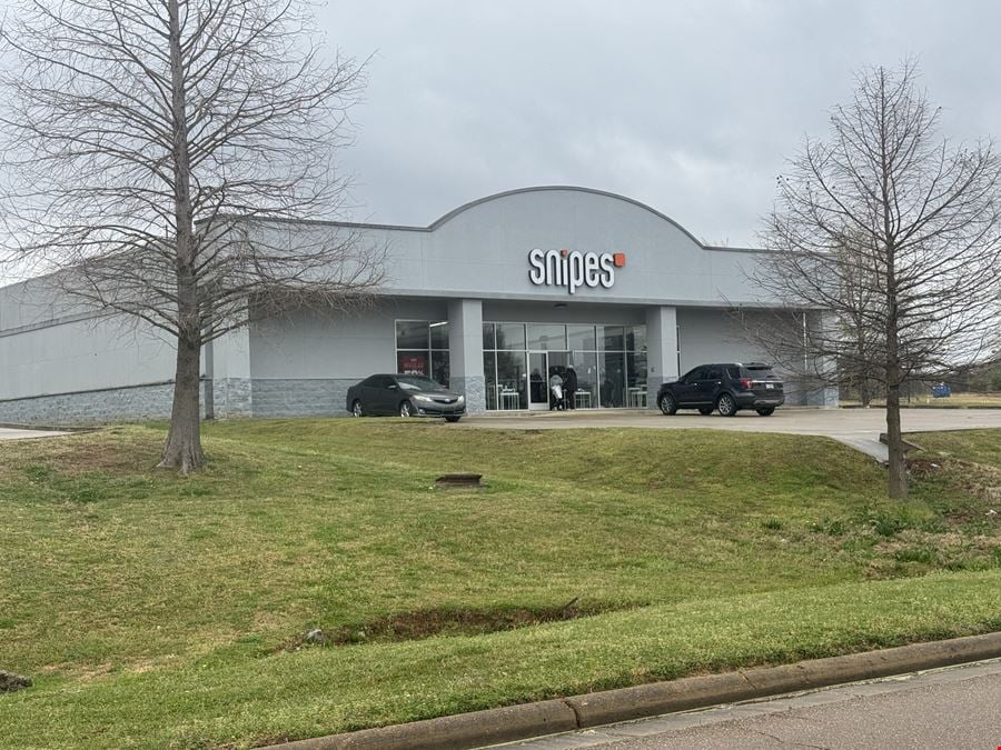 Single Tenant Retail Investment - Snipes Shoe Store - Batesville, MS