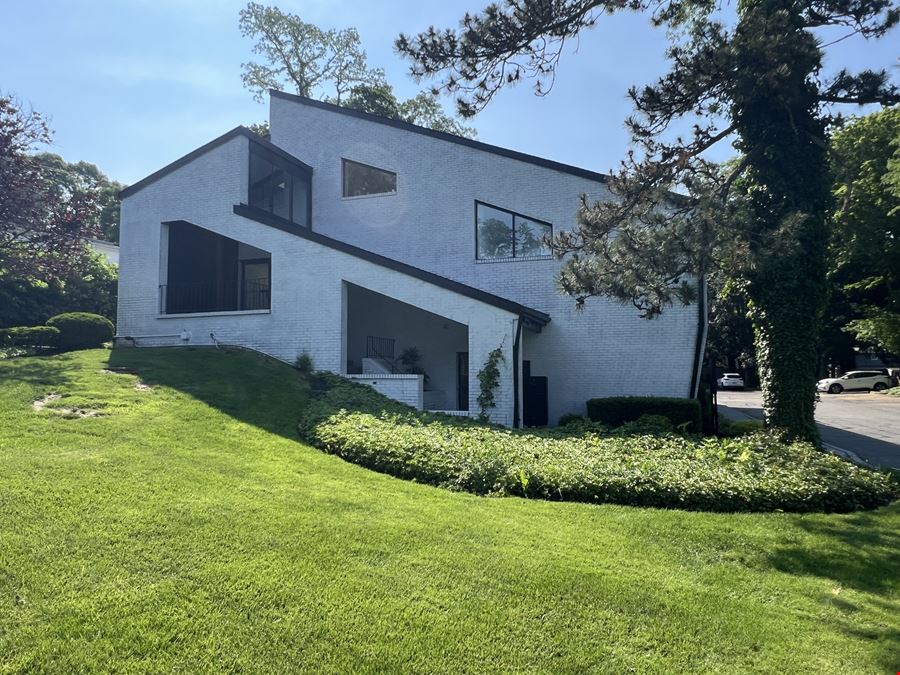 76 E Main St