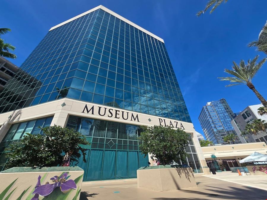 PREMIER OFFICE: Amazing opportunity to lease!