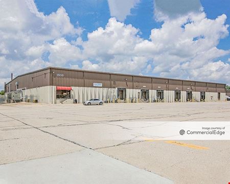 Preview of Industrial space for Rent at 1702 North Topping Avenue