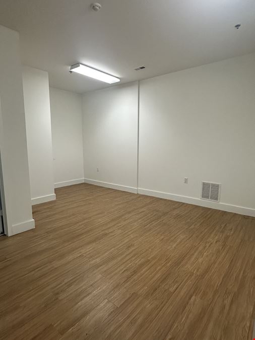 2737 W Girard Ave