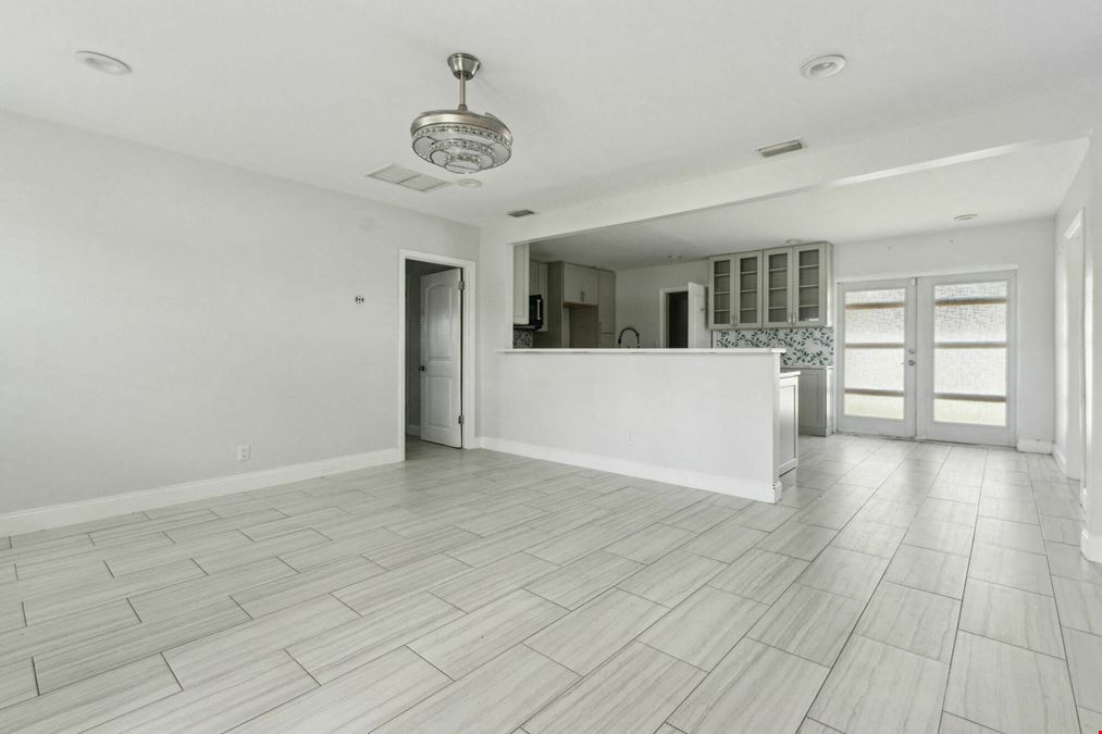 7957 Blanding Blvd, Jacksonville, Fl 32244