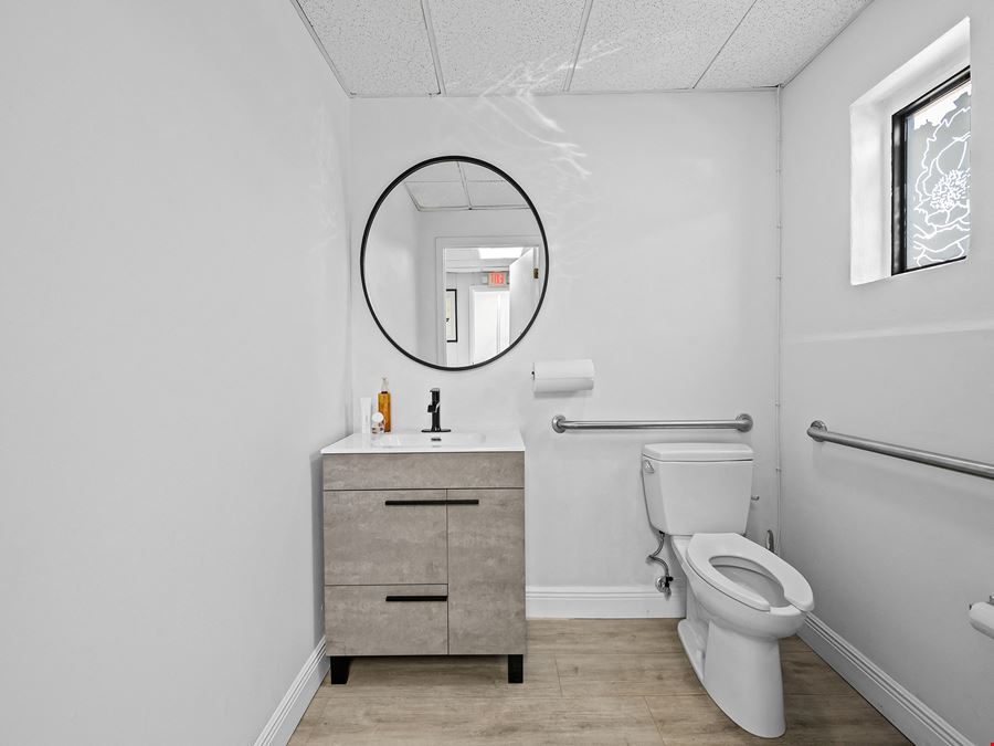 Turnkey Retail/Showroom Opportunity in Fort Lauderdale